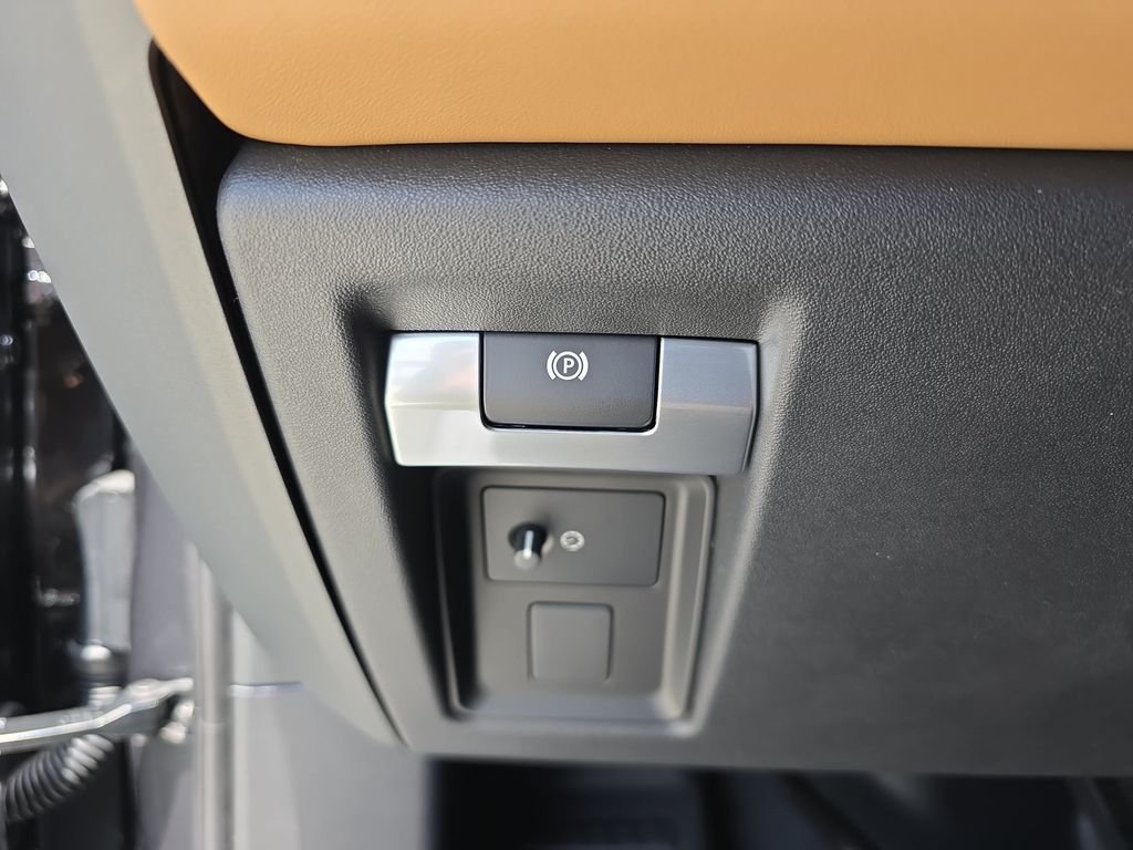 New 2026 Carpathian Grey Land Rover X-Dynamic SE image 27