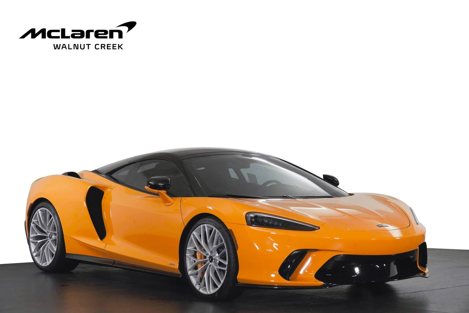 Used 2025  McLaren  image 1