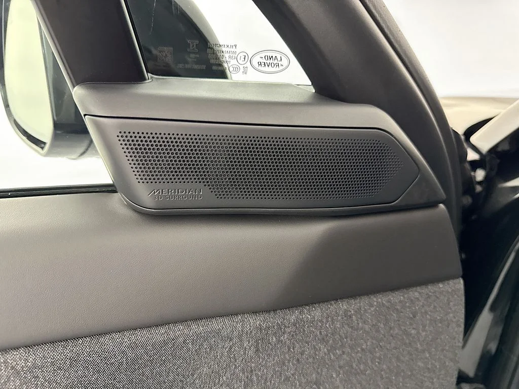 New 2027 Santorini Black Land Rover Dynamic SE image 19