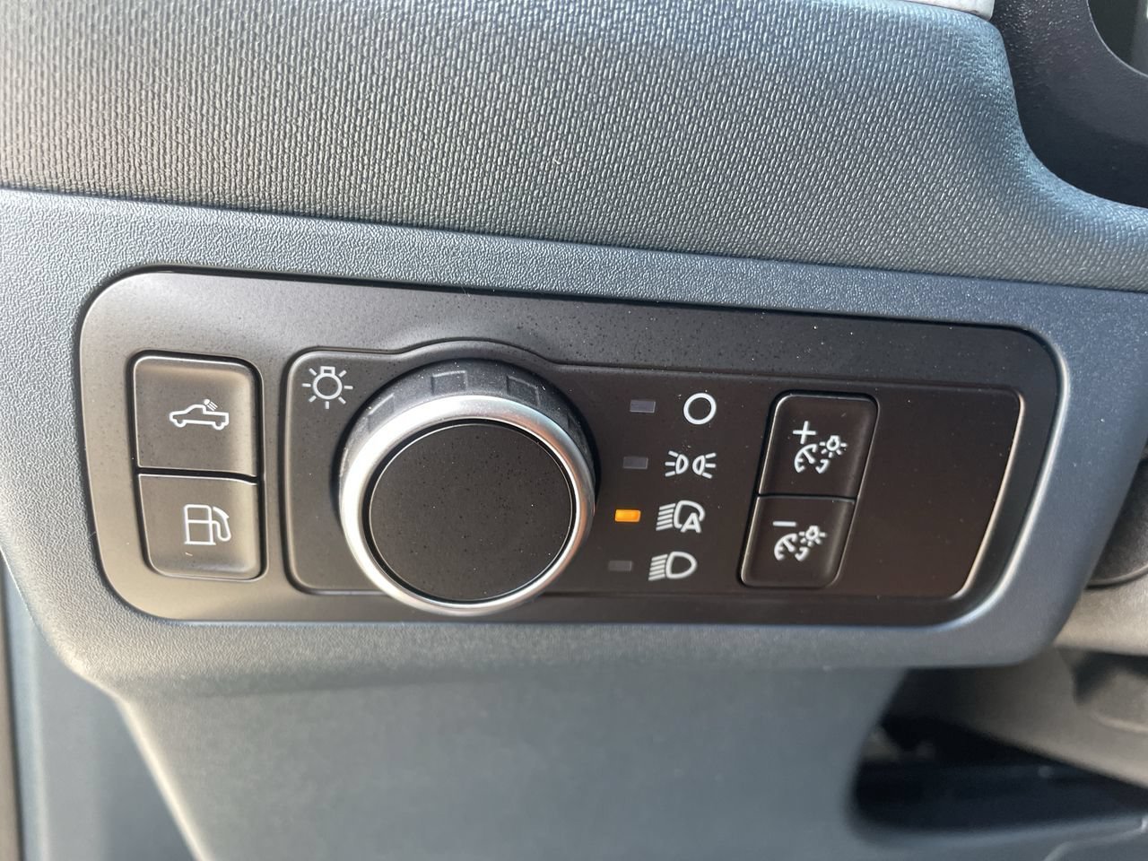 New 2026 Space White Metallic Ford XLT image 24