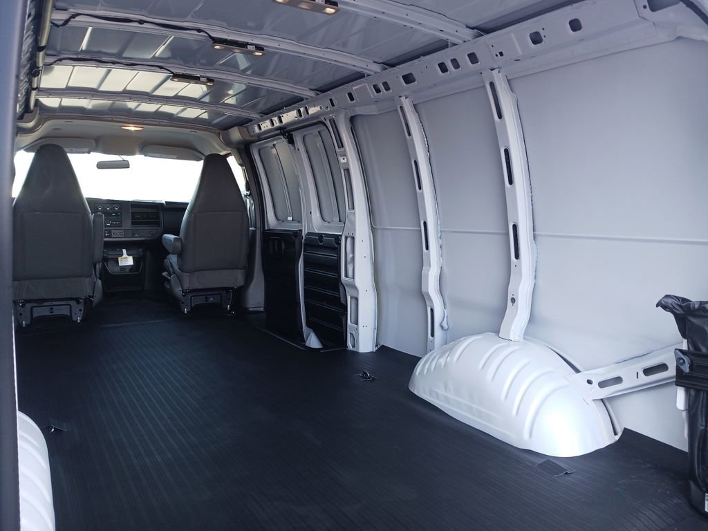 2025 Chevrolet Express Cargo Work Van - Photo 30