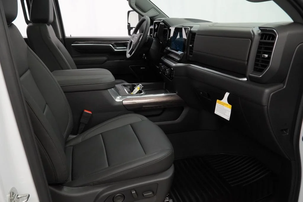 New 2026 Summit White Chevrolet LTZ image 30
