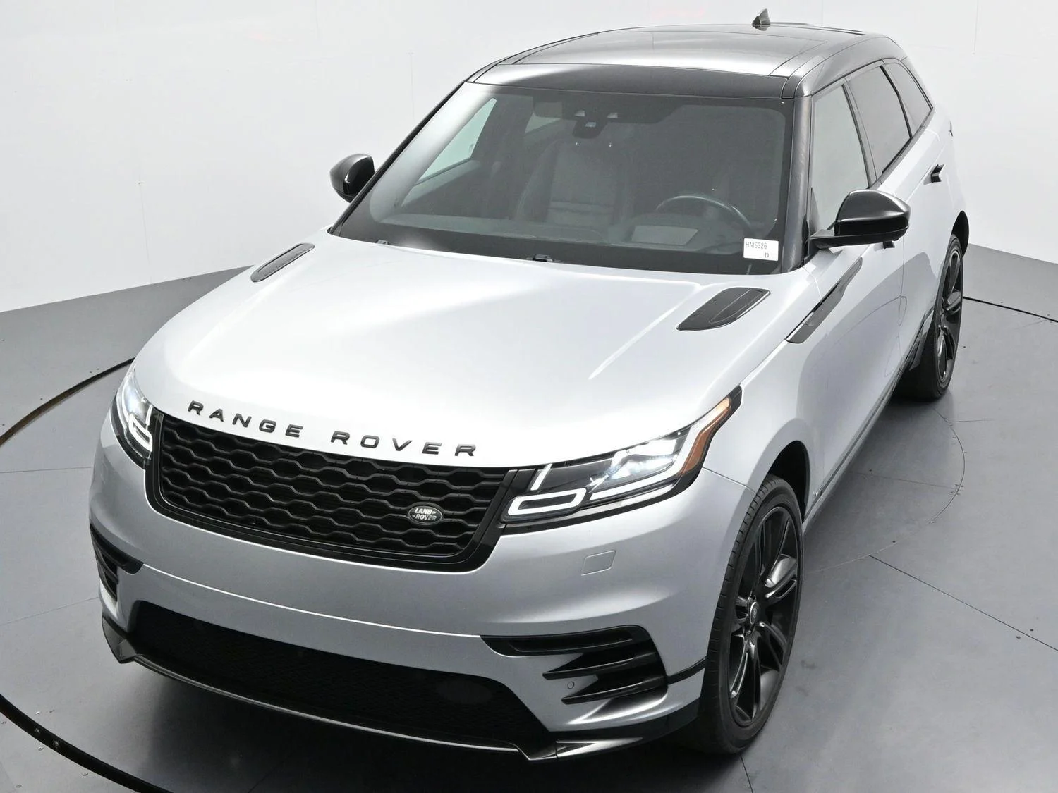 Used 2020 Silicon Silver Premium Metallic Land Rover R-Dynamic S image 37