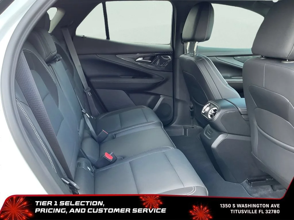 Used 2024 Summit White Chevrolet LT image 18