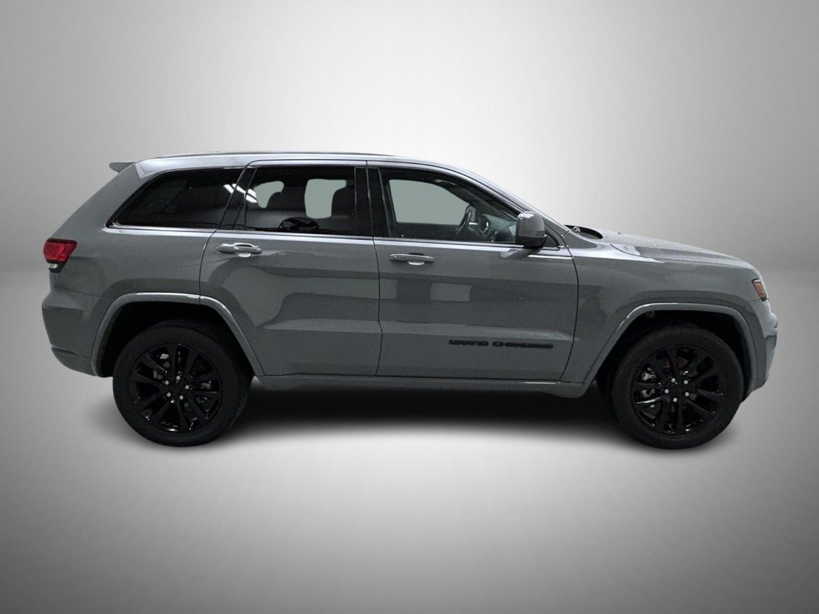 Used 2021 Gray Jeep Laredo X image 4