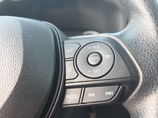 2024 Toyota RAV4 XLE - Photo 17