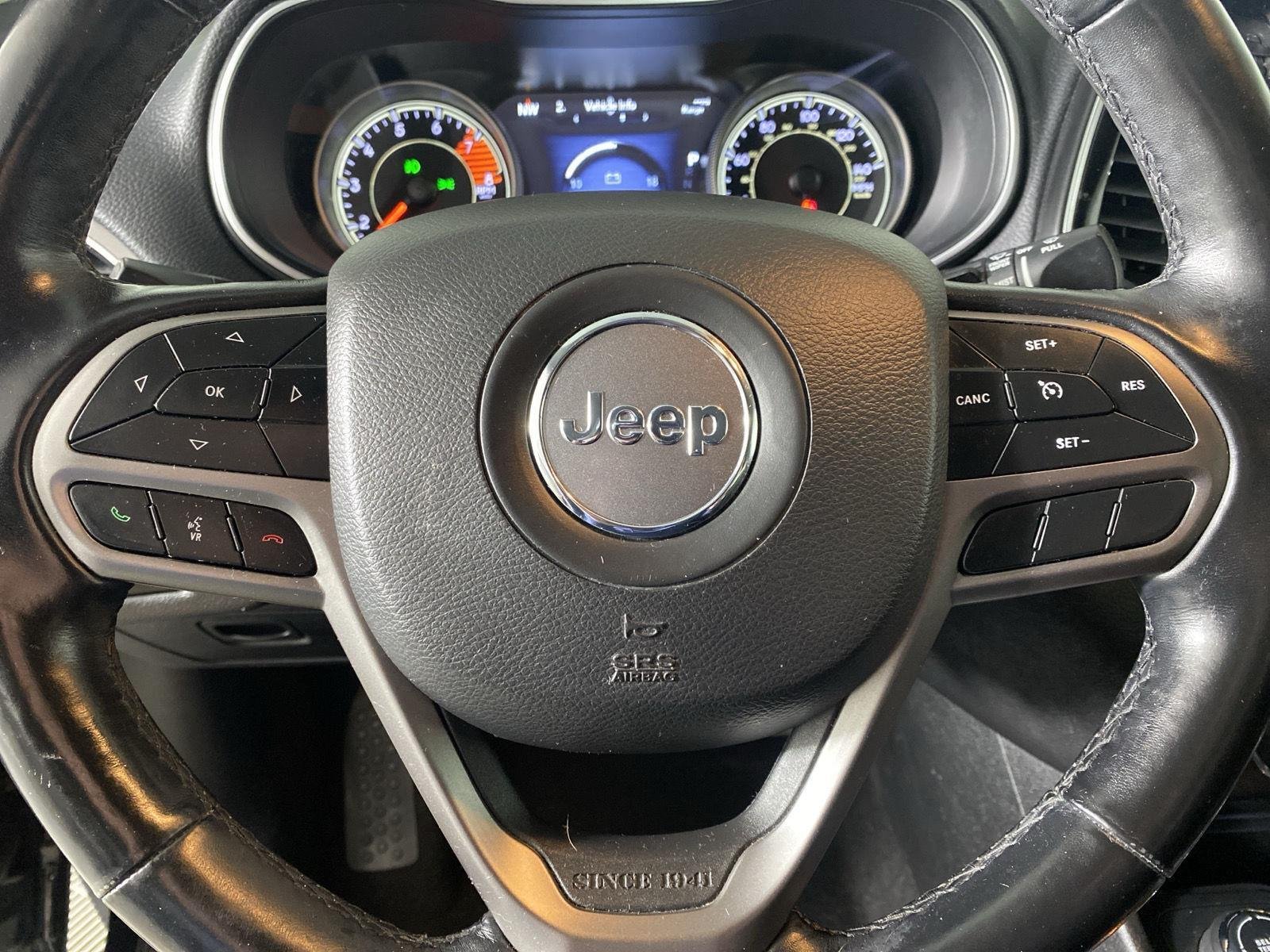 Used 2020 Diamond Black Crystal Pearlcoat Jeep Limited image 17