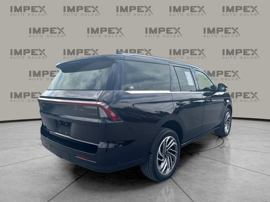 Used 2025 Black Lincoln Reserve image 3
