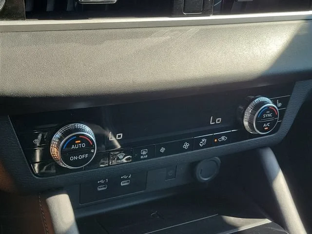 2025 Mitsubishi Outlander SE - Photo 32