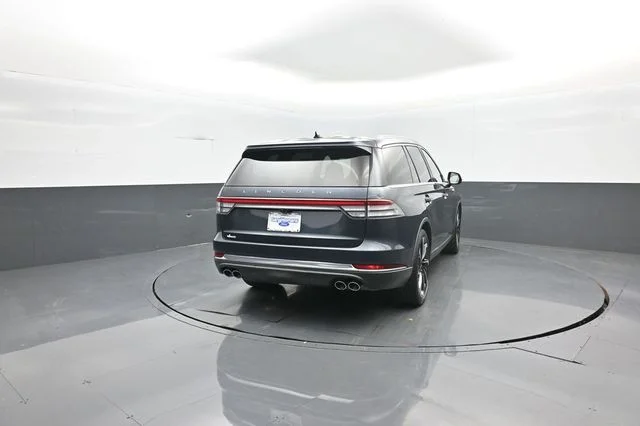Used 2022 Blue Metallic Lincoln Reserve image 7