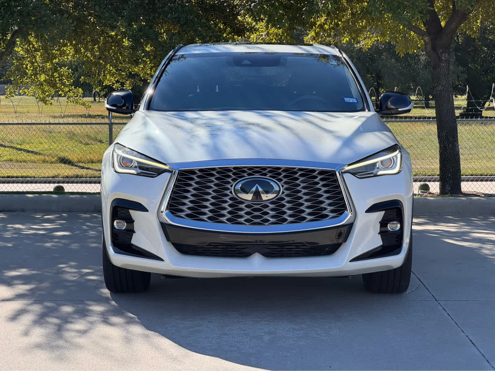Certified Used 2022 Majestic White INFINITI LUXE image 2