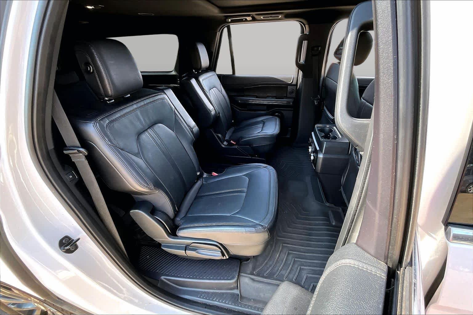 Used 2019 White Platinum Metallic Tri-Coat Ford Limited image 19