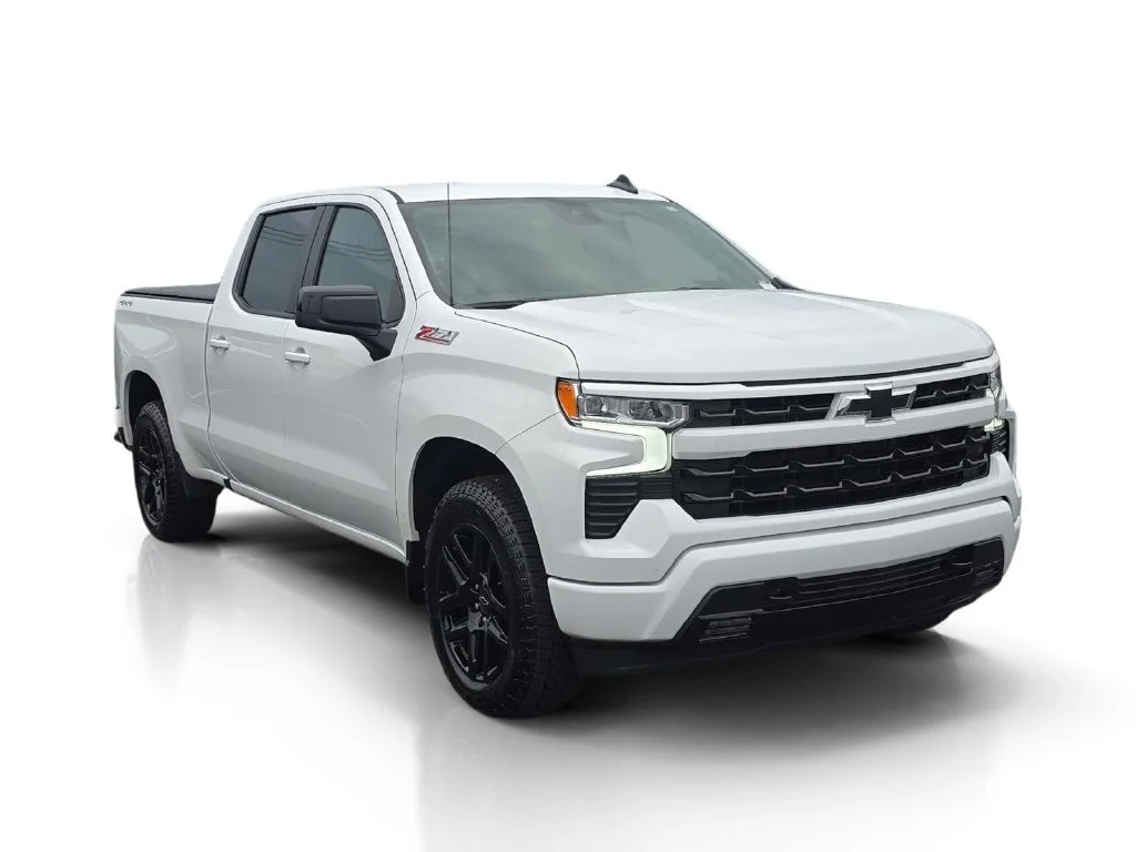 Used 2026 Summit White Chevrolet RST image 4