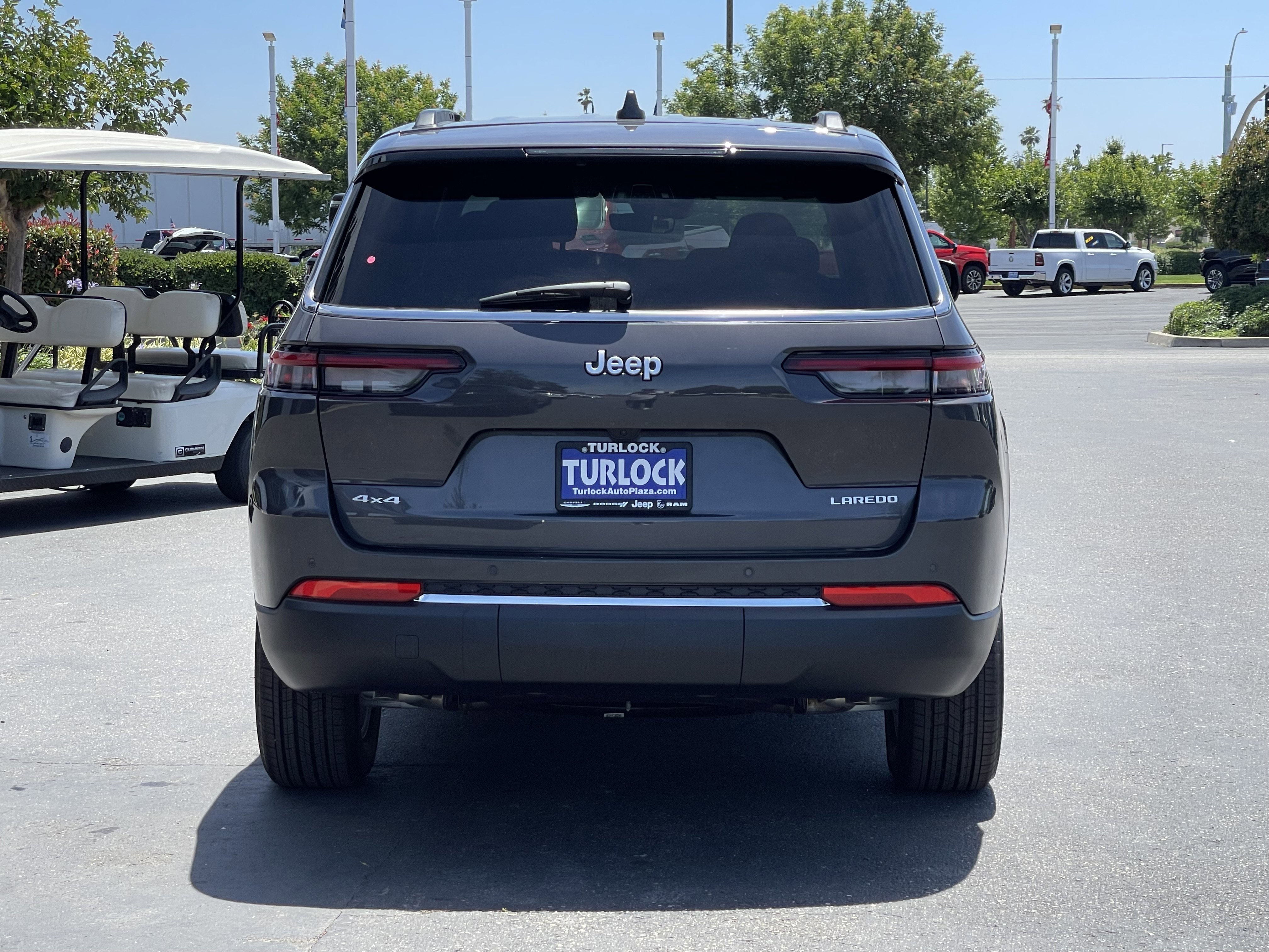 New 2026 Baltic Gray Metallic Clear-Coat Exterior Paint Jeep Laredo image 6