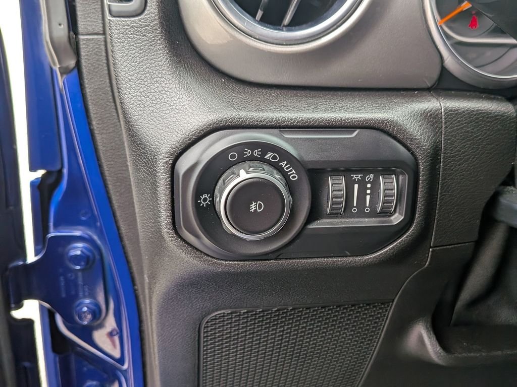 Used 2019 Blue Jeep Unlimited Sahara image 18