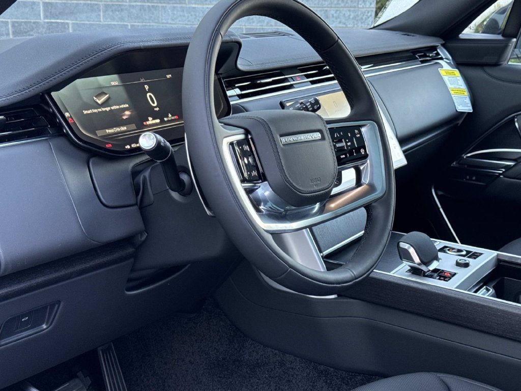 New 2027 Fuji White LAND ROVER  image 25