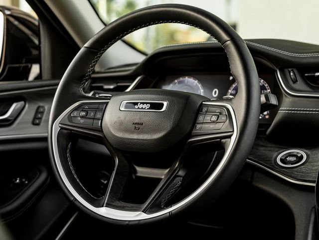 Used 2022 Diamond Black Crystal Pearlcoat Jeep Limited image 21