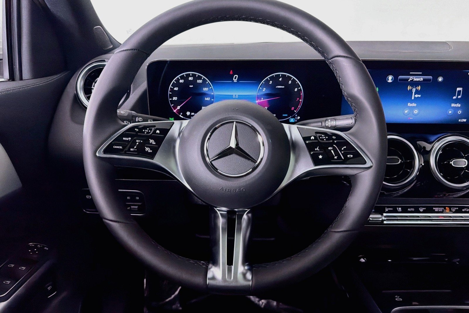 New 2026 Polar White Mercedes-Benz GLA 250 SUV image 17