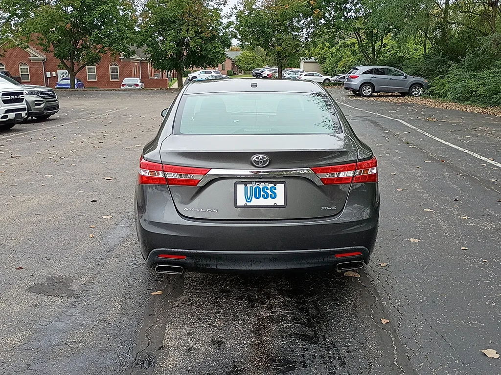 Used 2014 Magnetic Gray Metallic Toyota XLE image 4