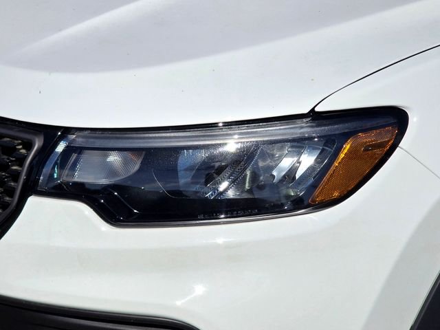 New 2026 Bright White Clearcoat Jeep Latitude image 26