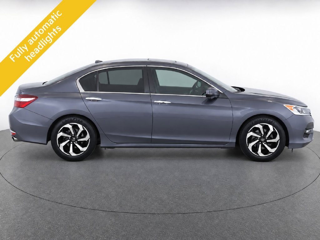 Used 2017  Honda EX image 8