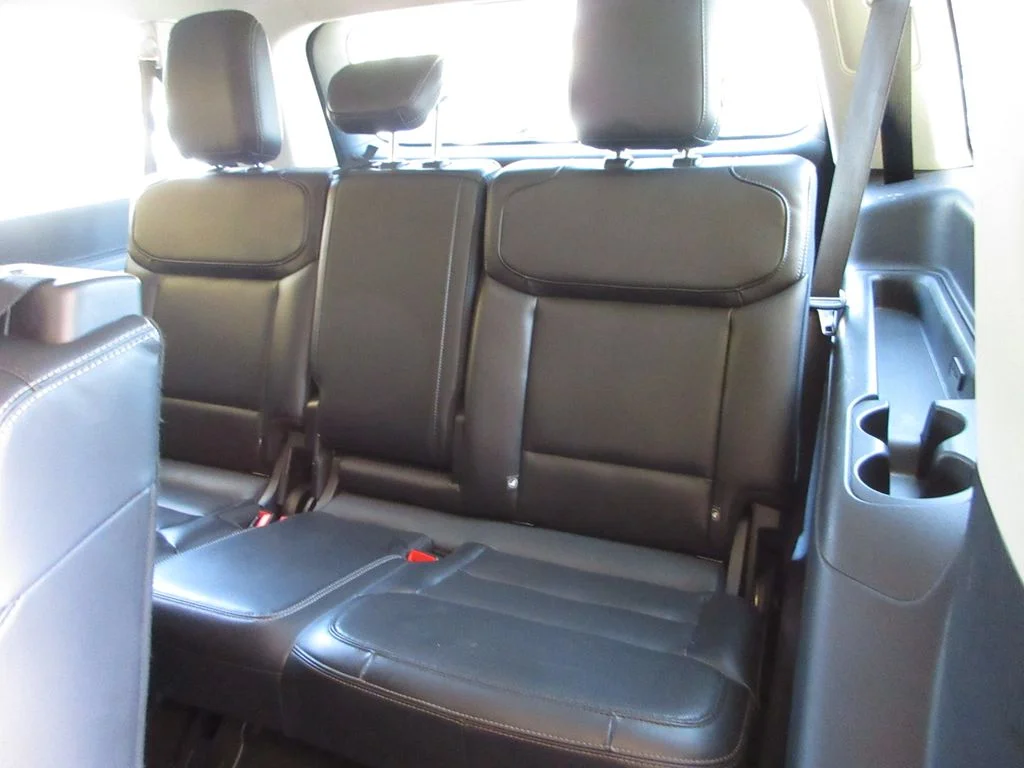 Used 2025 Black Metallic Ford Platinum image 24