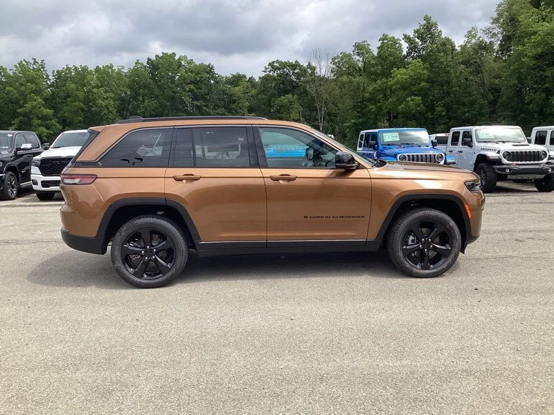 New 2026 Copper Shino Metallic Clear-Coat Exterior Paint Jeep Limited image 8