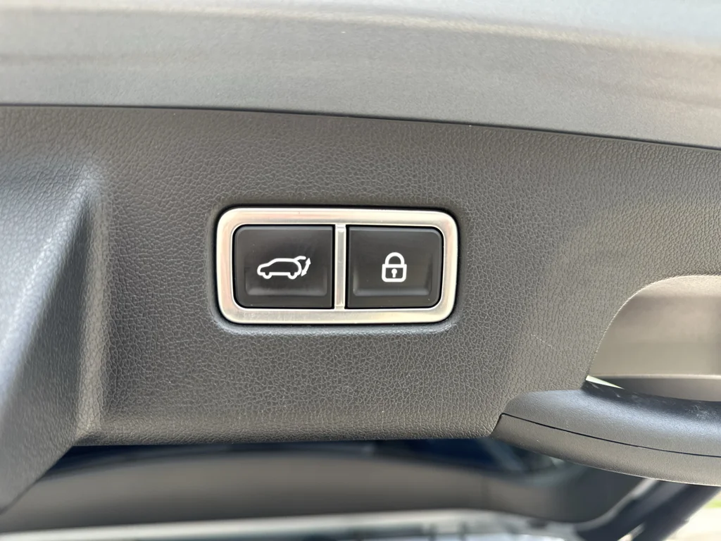 Used 2021 Everlasting Silver Kia SX Prestige image 8