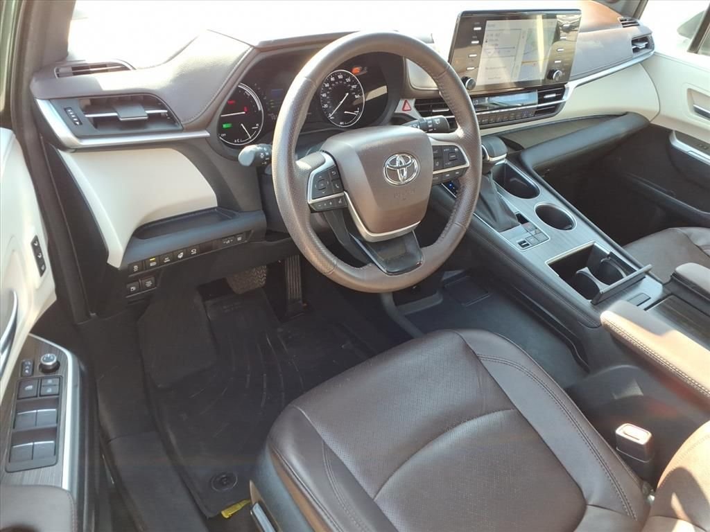 Used 2024  Toyota Platinum image 18
