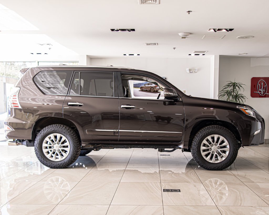Used 2018 Red Lexus 460 image 9