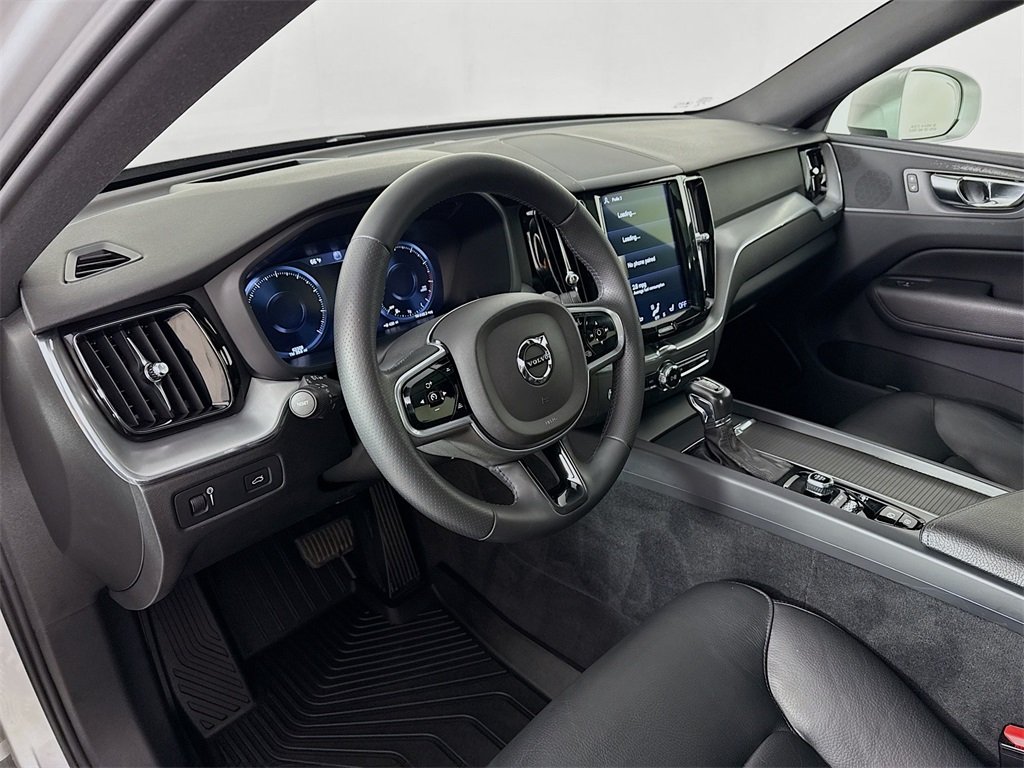 2018 Volvo XC60 T5 Momentum photo 4