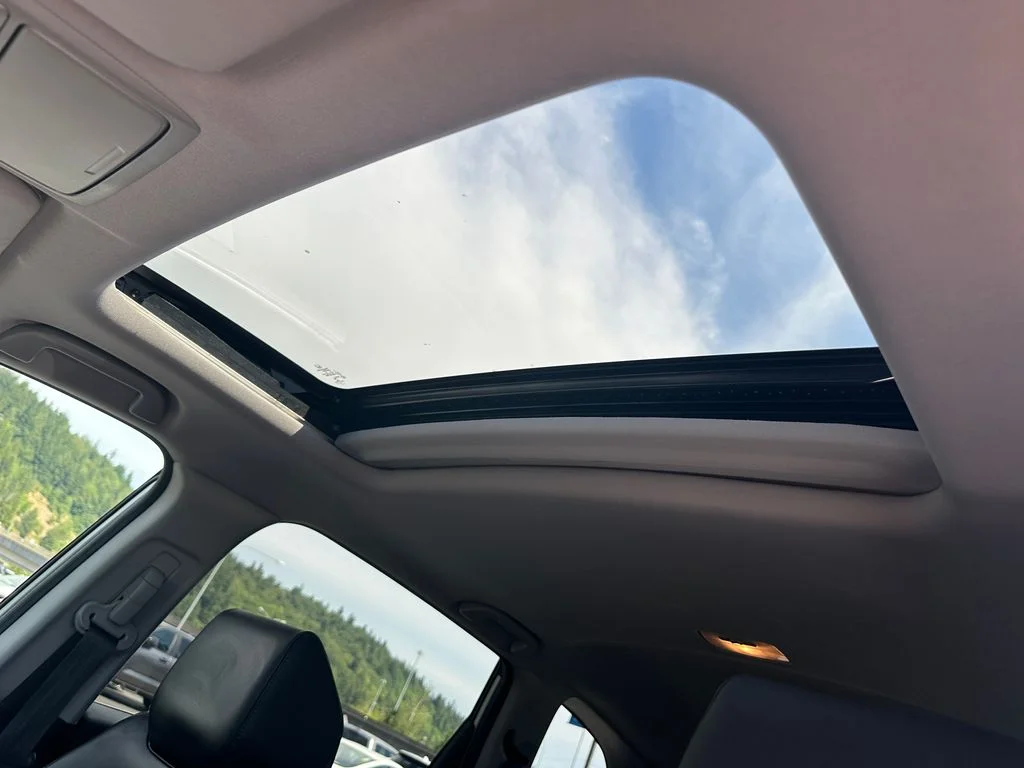 Used 2018 Silver Honda Touring image 22