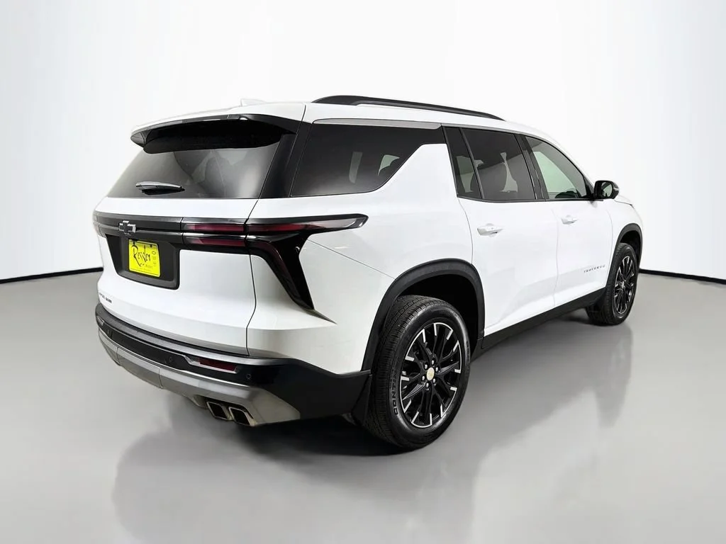 Used 2025 Summit White Chevrolet LT image 6