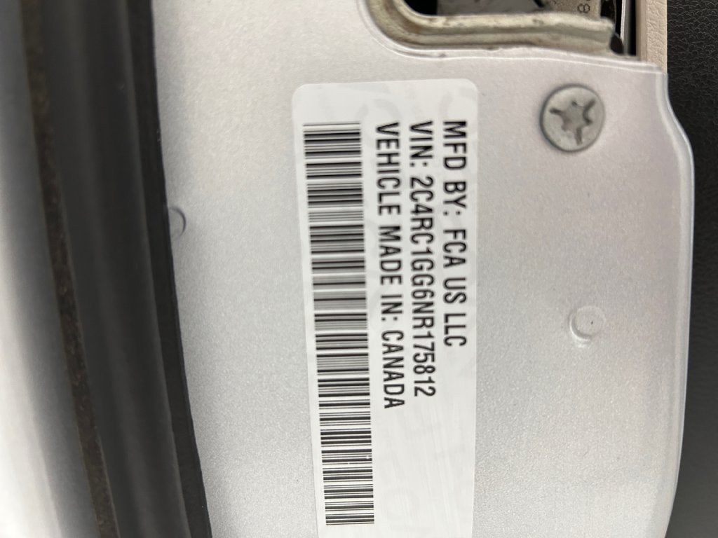 Used 2022 Silver Chrysler Limited image 20
