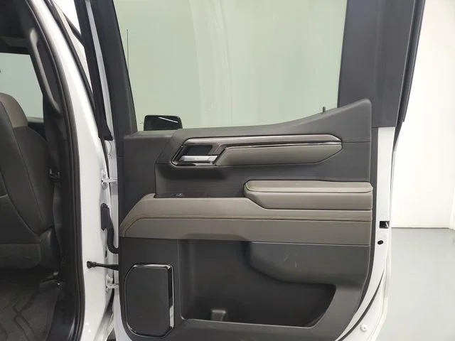 Used 2023 White Chevrolet ZR2 image 33