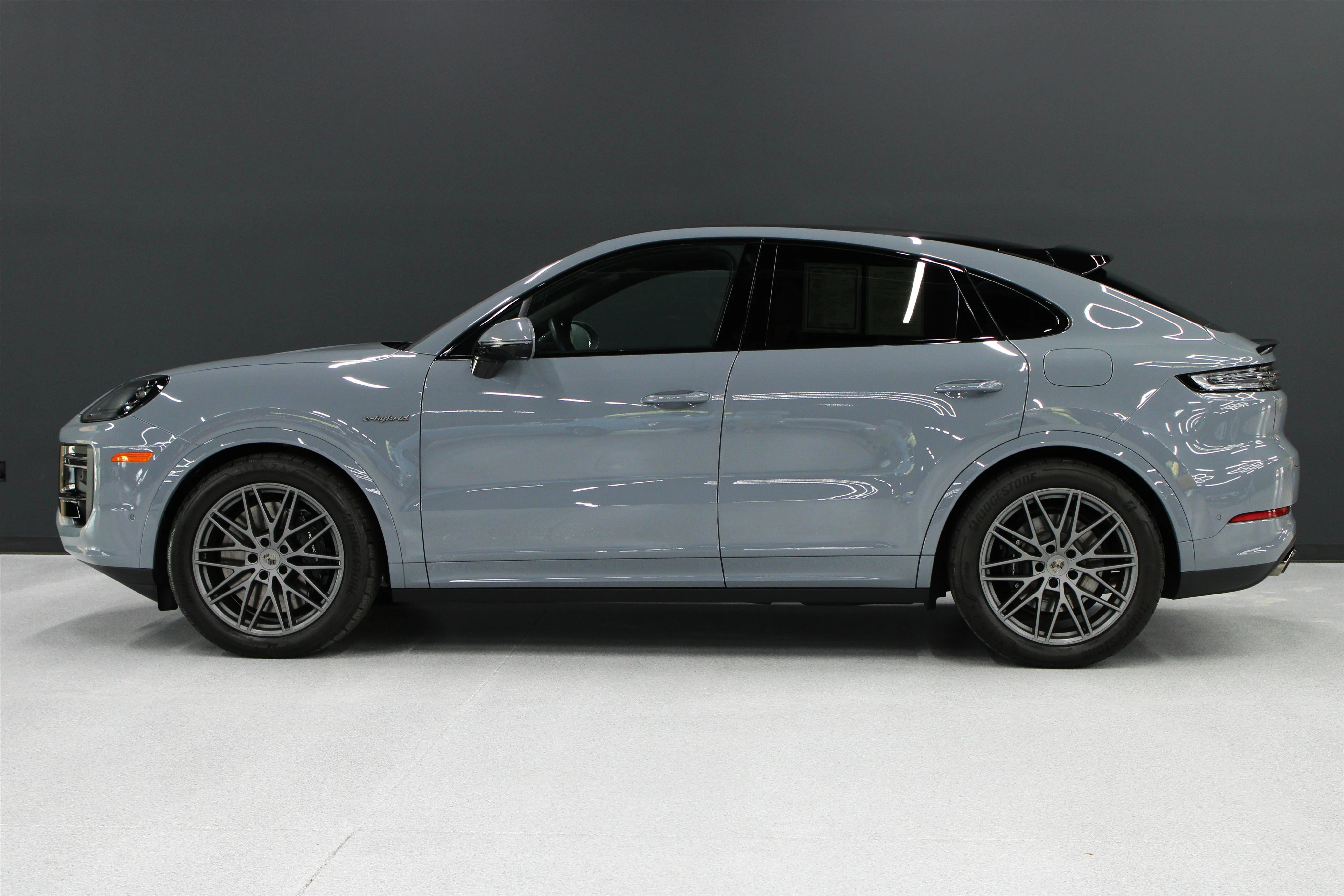 2025 Porsche Cayenne Coup Turbo E-Hybrid - Photo 38
