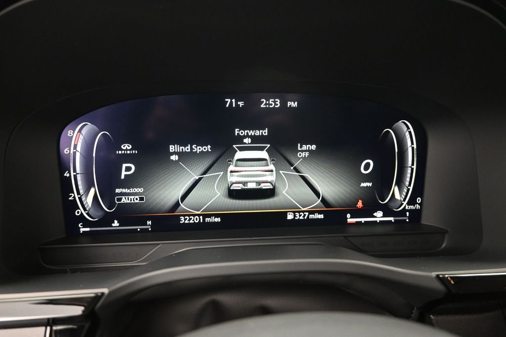 Used 2023 White INFINITI LUXE image 16