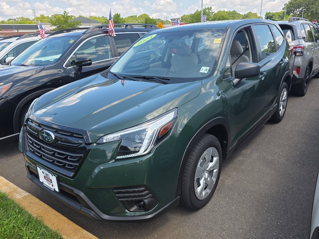 Used 2023 Green Subaru  image 1