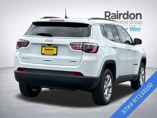 Used 2024 Bright White Clearcoat Jeep Latitude image 4
