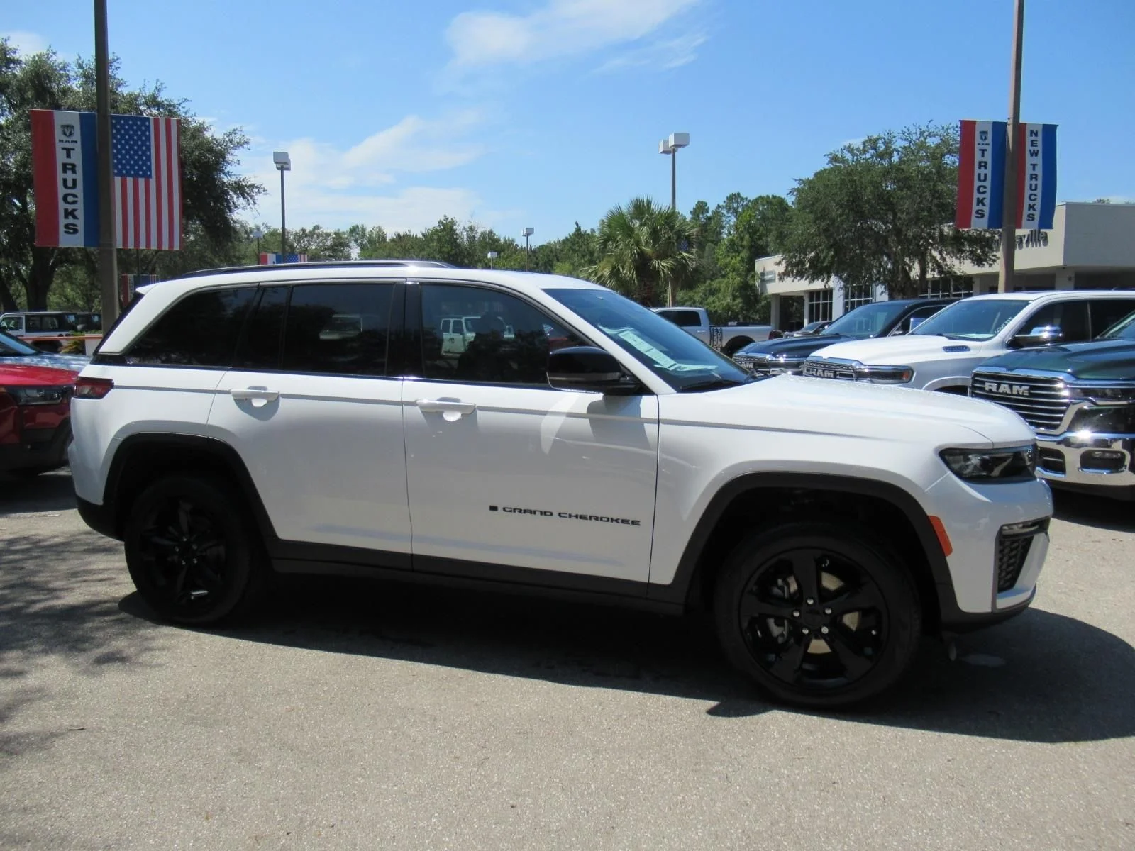 New 2026 Bright White Clear-Coat Exterior Paint Jeep Limited image 2