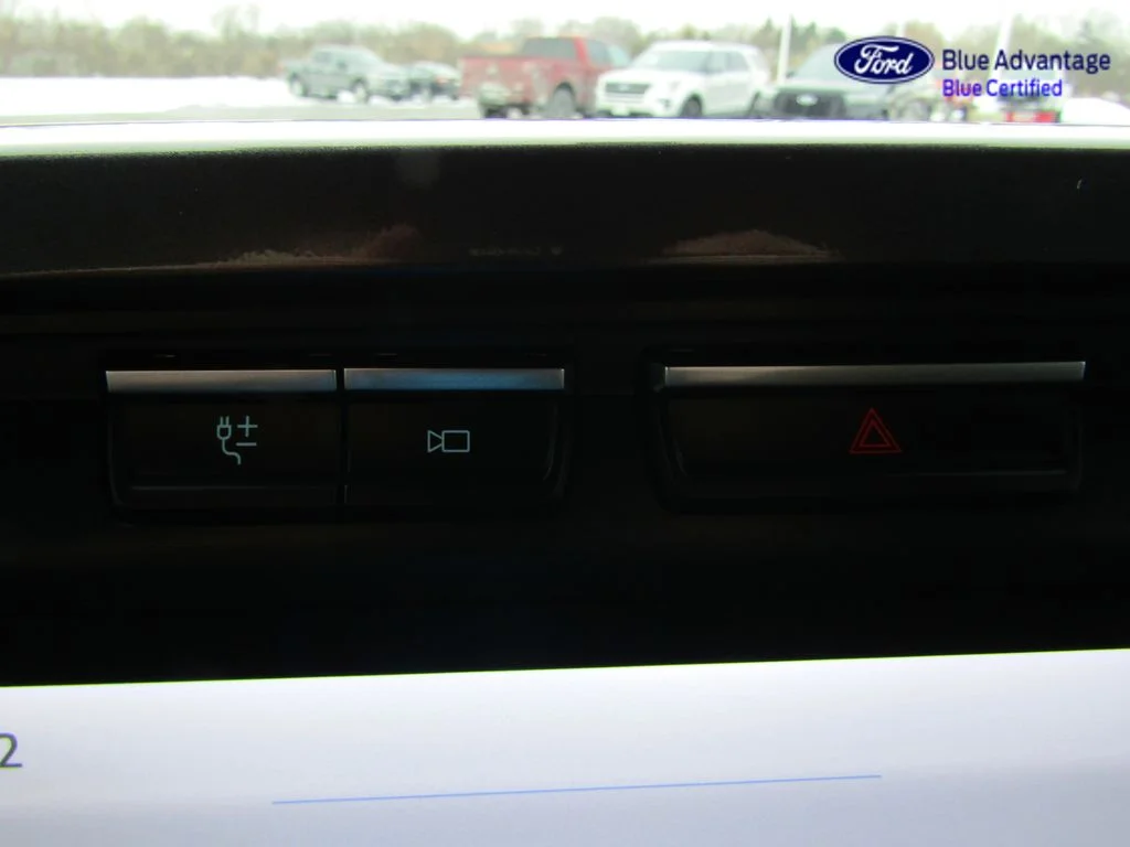 Certified Used 2023 Oxford White Ford XLT image 33
