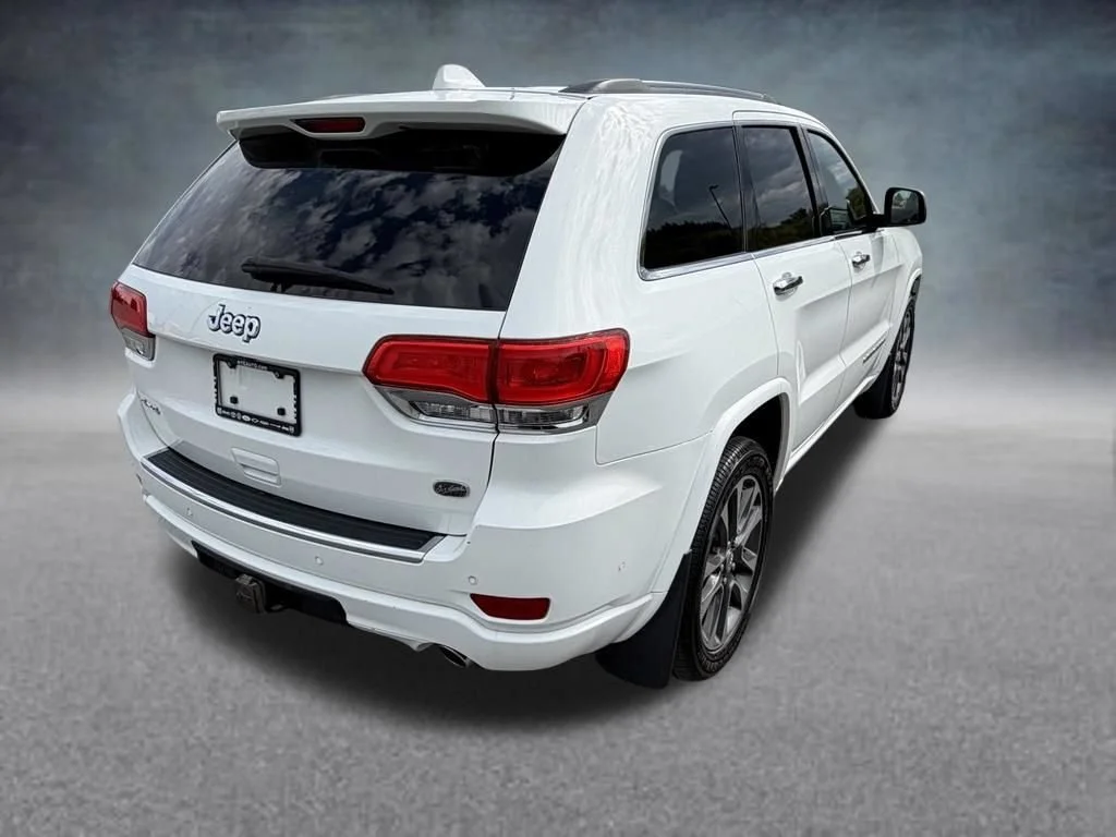 Used 2017 Bright White Clea Jeep Overland image 5