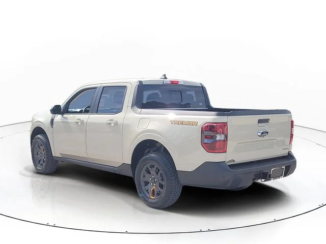 Used 2024  Ford Lariat image 7
