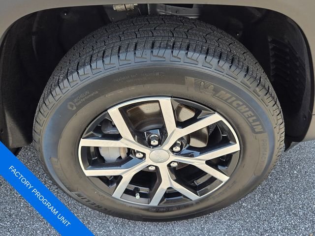 Used 2025 Silver Jeep Limited image 11