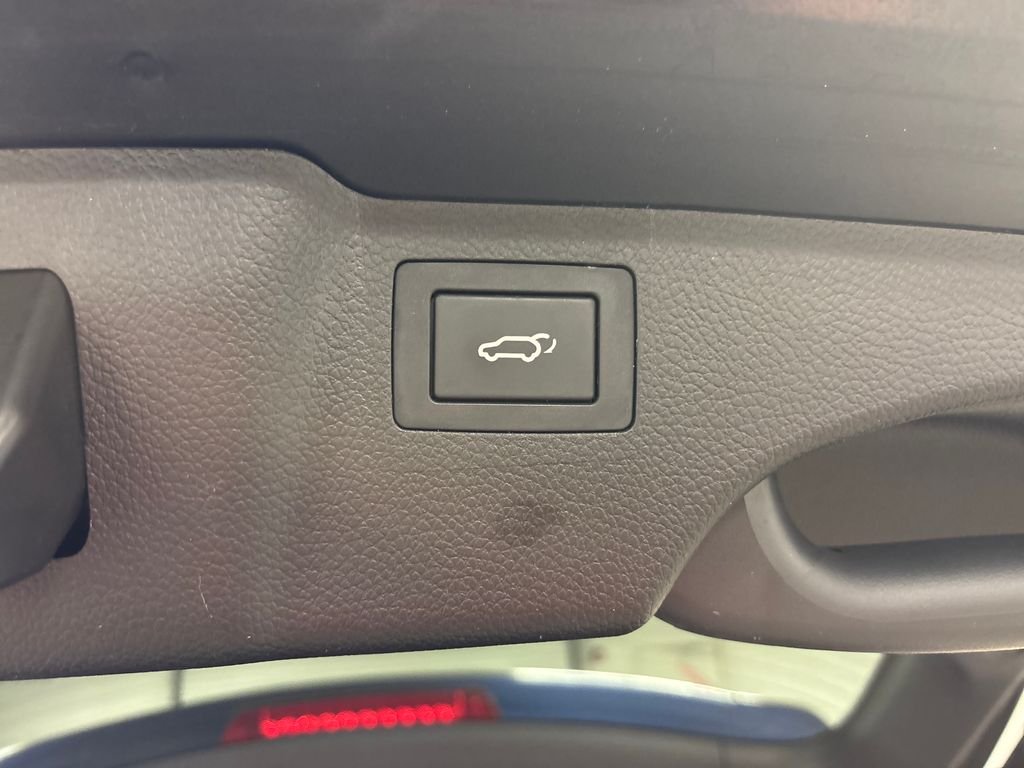 Used 2018 Blue Hyundai 2.0T image 18