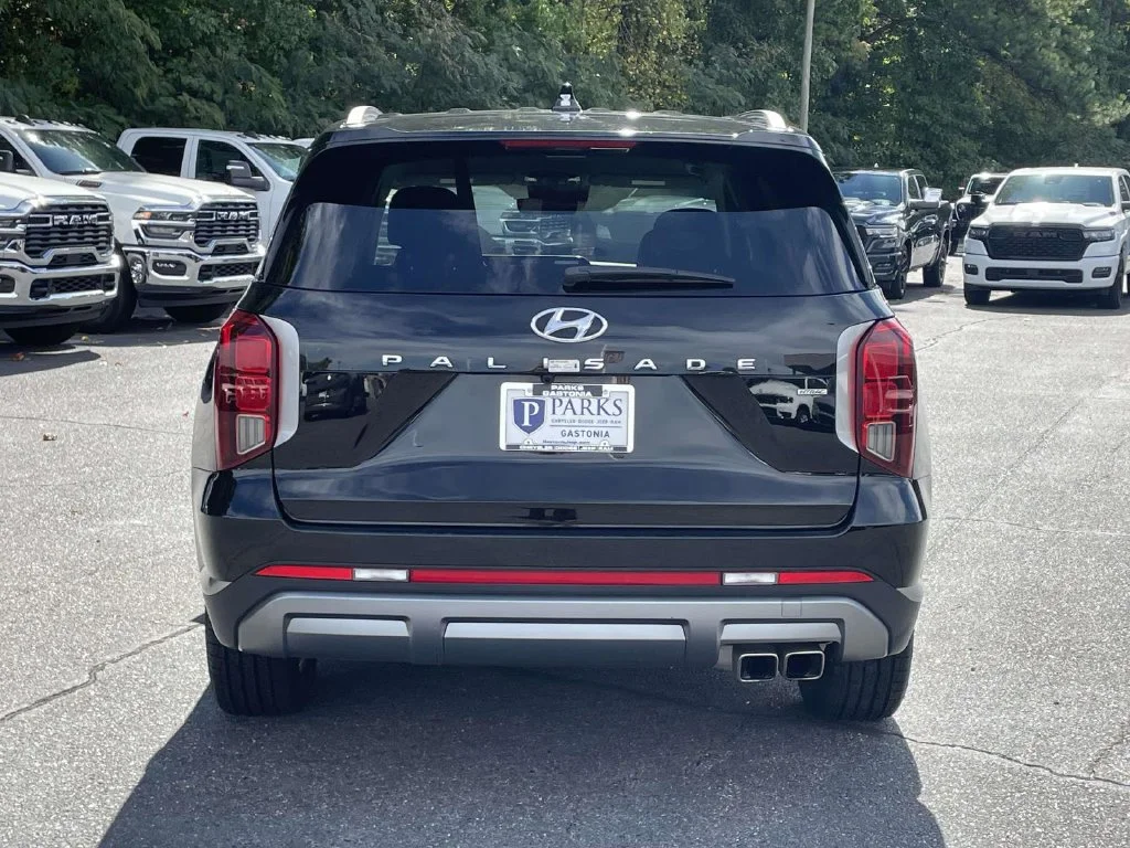 Certified Used 2025 Black Hyundai SEL image 7