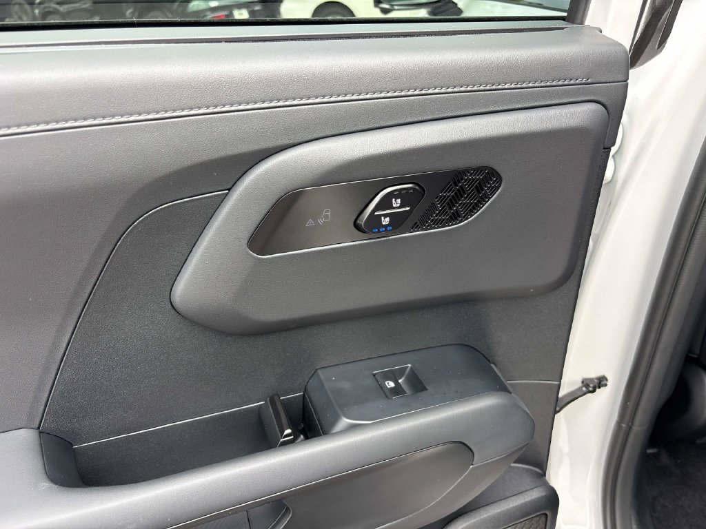 Used 2027 White Kia X-Line SX-Prestige image 12