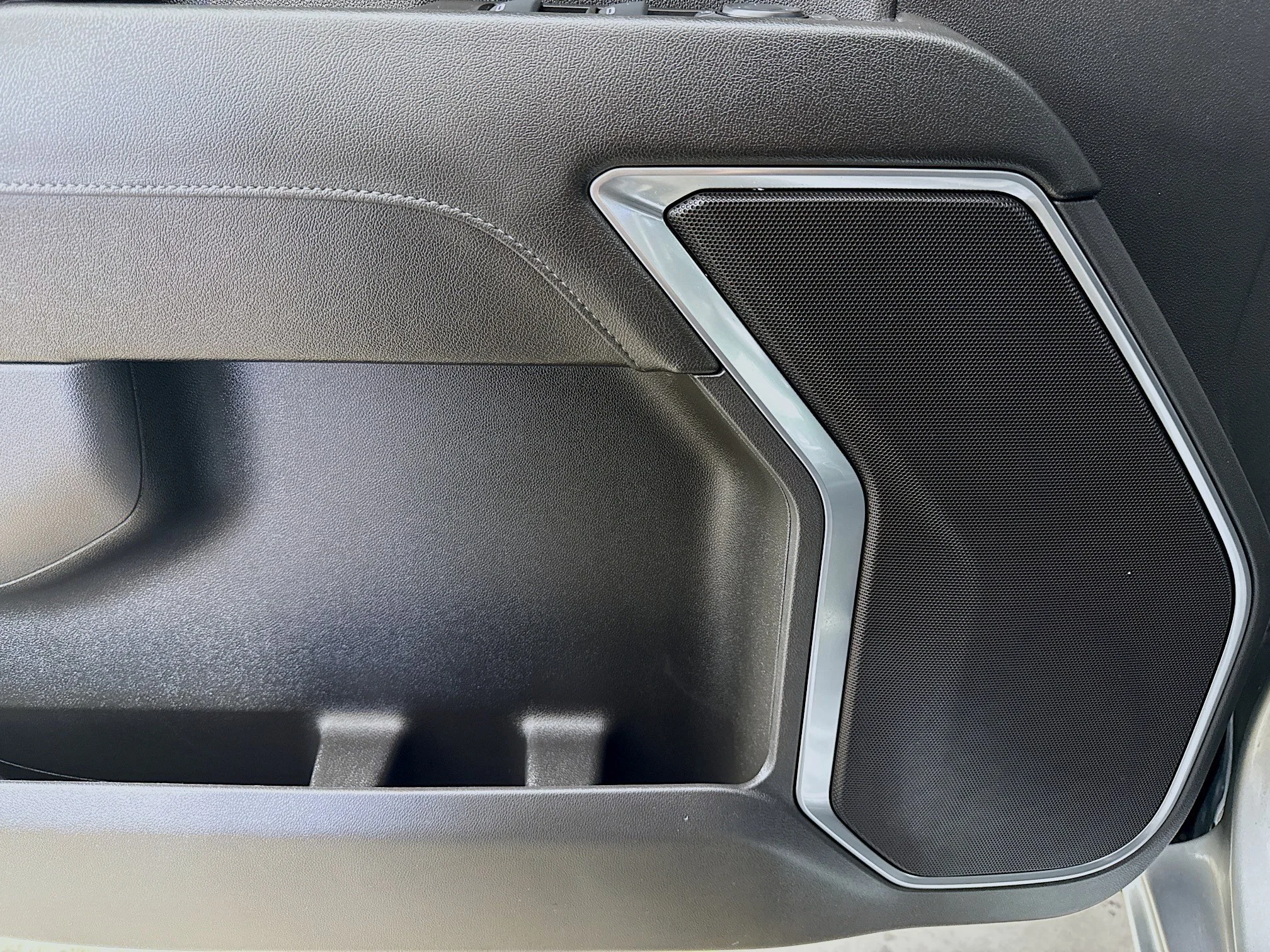 Used 2025 Sterling Gray Metallic Chevrolet LT image 20