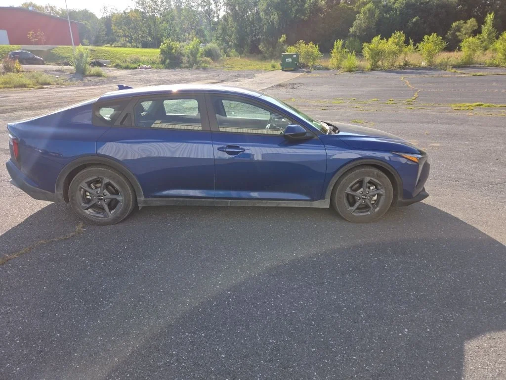 Used 2025 Blue Kia LXS image 4