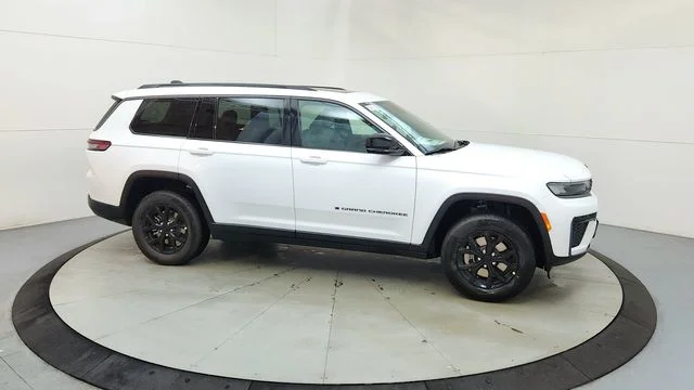 New 2026 Bright White Clear-Coat Exterior Paint Jeep Altitude image 13